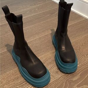 100% Authentic Bottega Tire Chelsea Boots (black/teal)